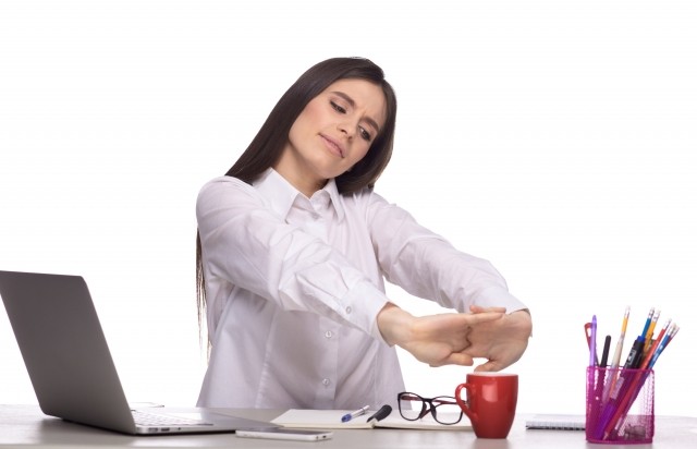 新品マッサージ 癒し リラックス もみ 首 肩こり MCR8922N ネイビー コードレス首マッサージャーもみたいむ8821 アルインコ