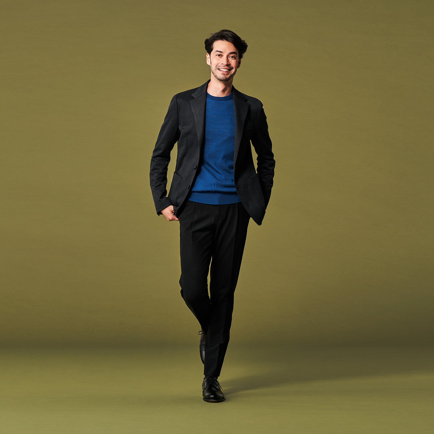 オフィスカジュアル向けアウターのおすすめは？着こなしのポイントも季節別に紹介