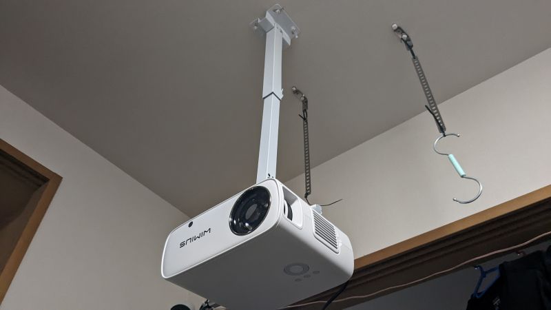 あきらめないで！ 重いプロジェクターの天吊り設置方法、工事不要、賃貸OKのDIYぼくの映画館