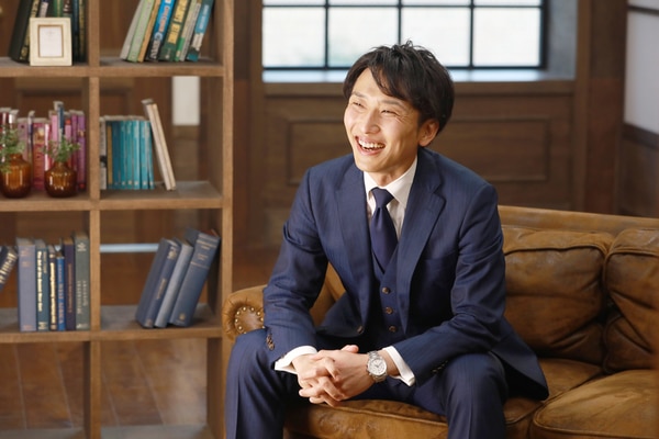 第一印象を決める！女性のビジネスプロフィール写真撮影を解説服装・ポーズは？OPS 銀座・築地エリアで写真撮影ならOrderPhotoStudio