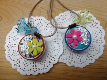 ☺︎︎ 手作りおもちゃ♡ ペットボトルキャップ絵合わせ ☺︎︎ SeriaのSIKIRI30というケースを使っています！少し入れにくいのが、逆に手先の練習になります！ ⁑ 丸いご褒美シールは、DAISOに売ってます！他にも好きなキャラクターや、色、柄、形など、好きなシールを