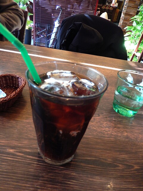 提携コインパーキング提携駐車場についてのお問合せが多かったので、 画像を右にスライドしてご参照下さい🍕 名称は「淵野辺駅北口パーキング」です🅿️※¥1,500ごとのお会計で¥100 30分 のサービス券を最大¥500 2時間30分 迄お配りしております