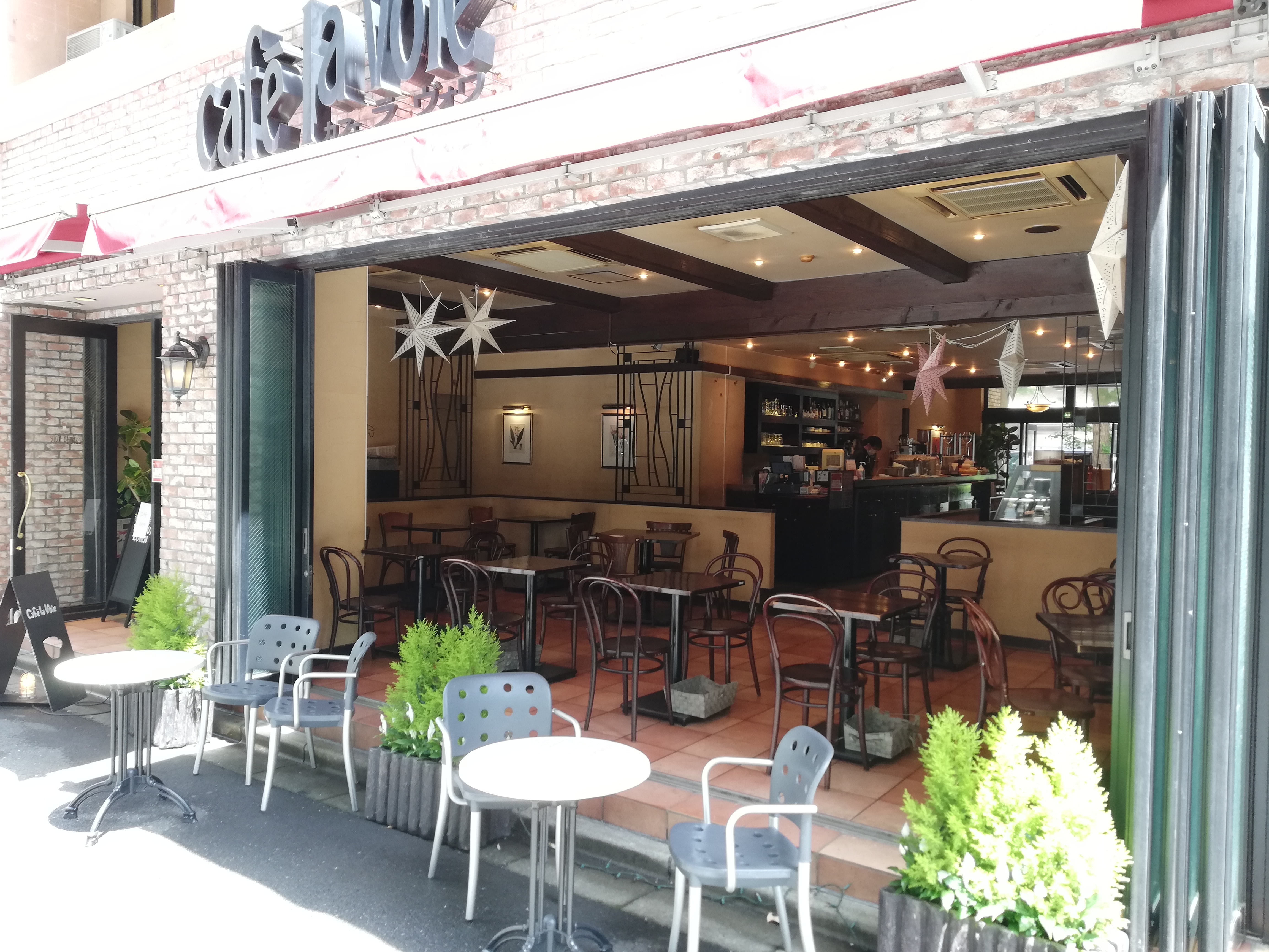 全席喫煙可！ 20歳未満立ち入り禁止のコーヒー店「セガフレード」を利用してみた東京・新宿南口店ロケットニュース24