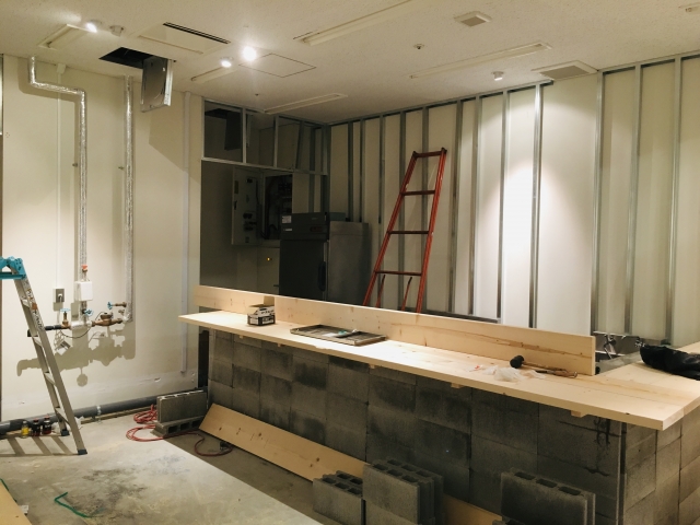 ネットで情報確認「79.6%」飲食店の内装費用と業者選定のタイミング、Web利用の動向を調査口コミラボ