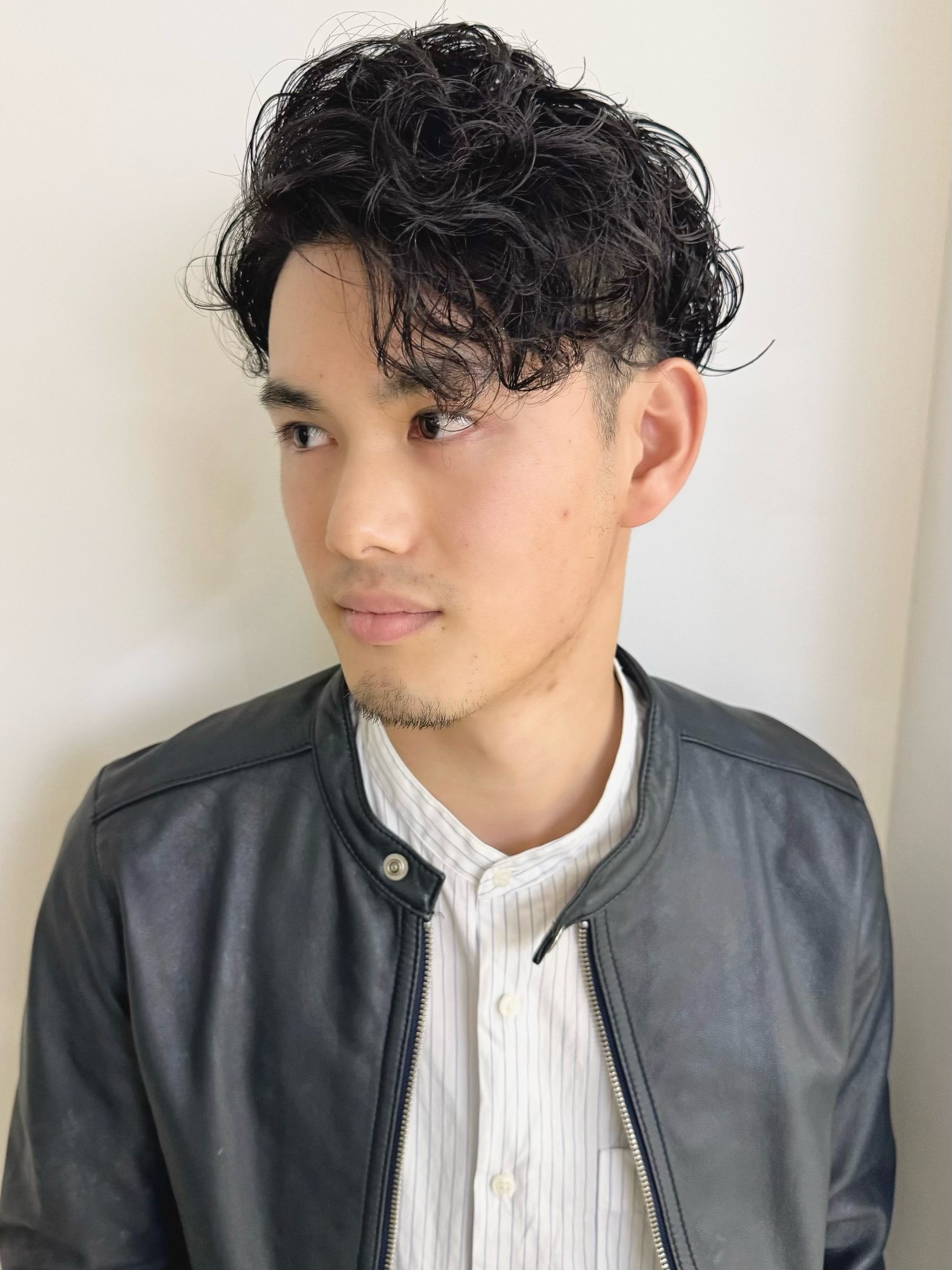 スペインカールとは？外国人のようなメンズヘアスタイルが似合う人の特徴を徹底解説