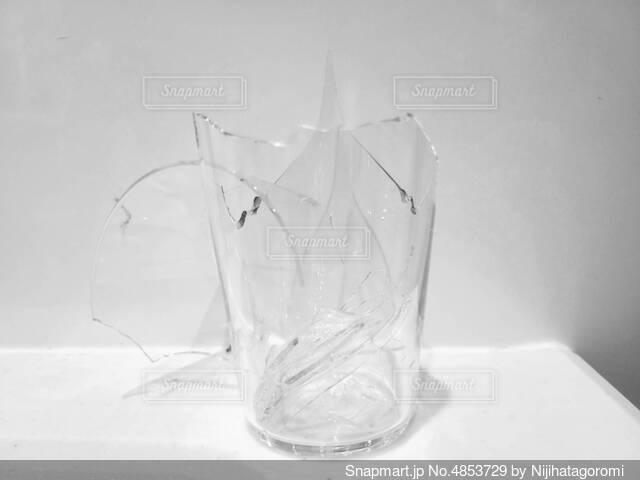 プロが教える グラスが割れてしまった！正しい処理方法と捨て方 – 下町でつくるガラス雑貨 トミガラス公式オンラインショップ