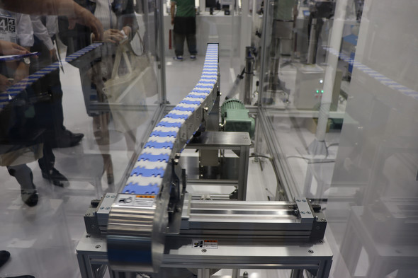 ベーカリー工場向けコンベアベルトと装置Intralox