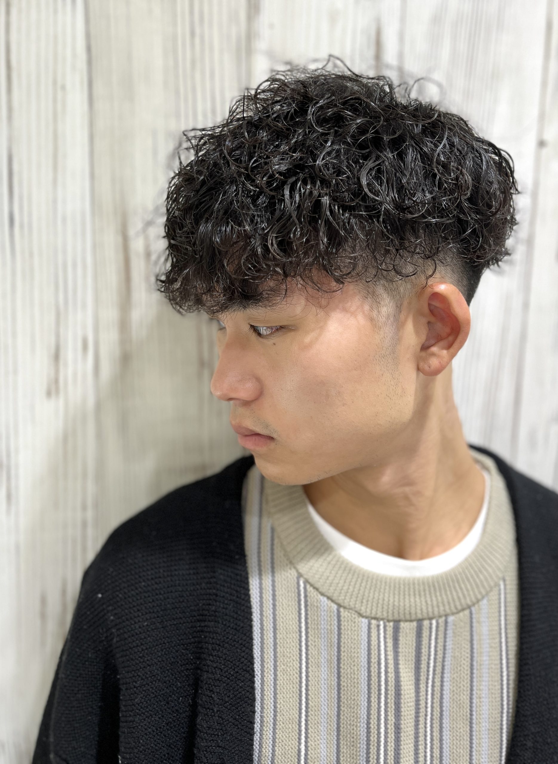 保存してご来店頂けるとスムーズです😊 . 💁‍♂️こんな方にオススメ💁‍♂️ ◾️前髪を上げたい ◾️長さが多少短くても出来る ◾️ビジネスシーンにも合わせたい. 🐯ヤナベリョウです🐯 . 毎月300人以上のお客様のパーマを手掛けてます✂️ 独自の技術、経験、知識