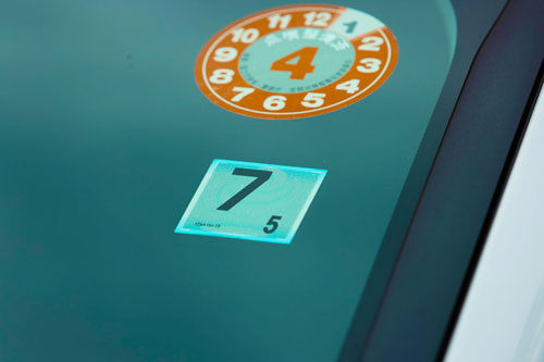 知っていますか？💡 ～車検証ステッカーの貼り方～