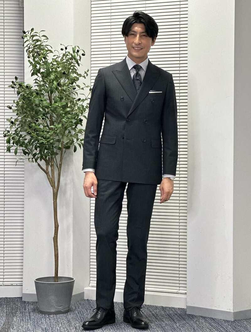 ダブルスーツが似合う人の特徴は？おしゃれに着こなしたいならオーダースーツがおすすめAOYAMA Journal