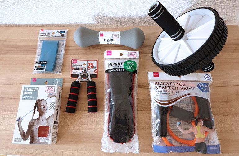 ダイソー商品が推し活に活躍！フィギュアやぬいが綺麗に飾れるよ。東京バーゲンマニア