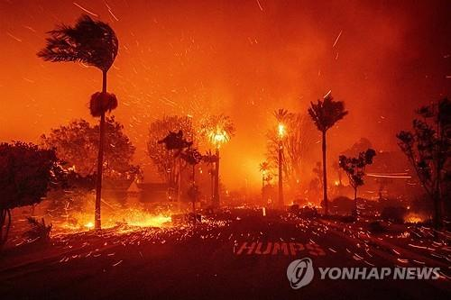 米加州ロサンゼルスの山火事、なぜこれほど壊滅的なのか－QuickTake - Bloomberg
