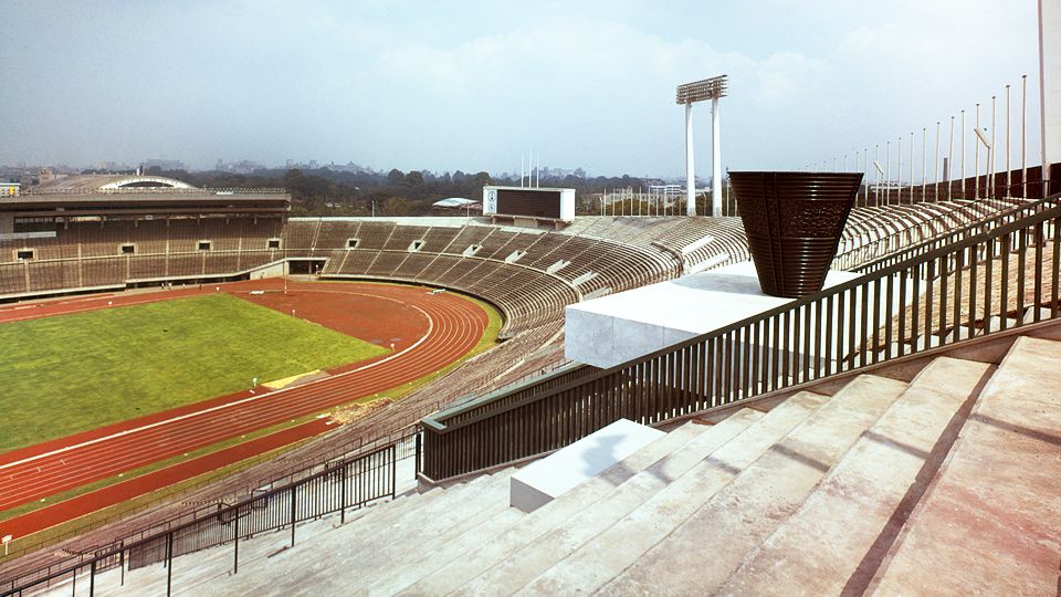 新国立競技場 「工期通り11月30日に完成」毎日新聞