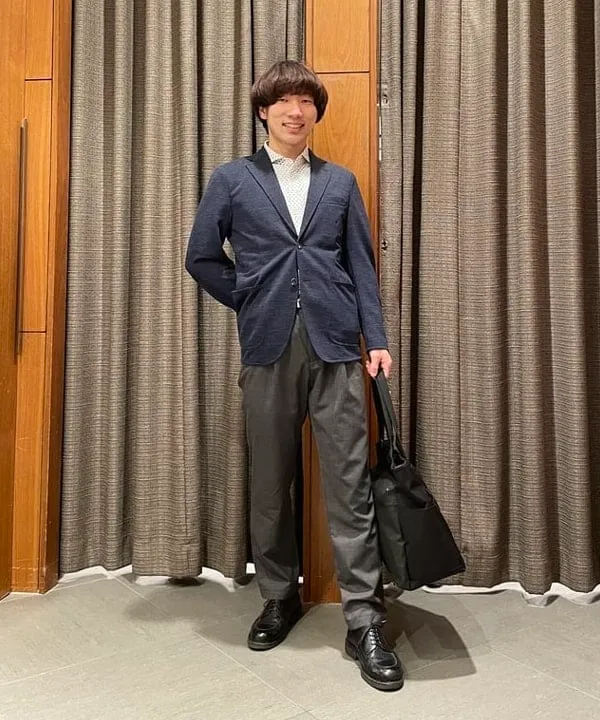 意外とアリなんです♡ジャケット×キレイ色で華やかオフィスコーデ