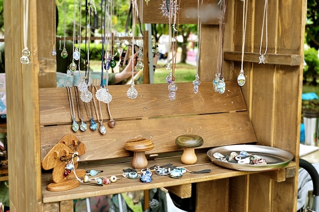 店舗ディスプレイをおしゃれに飾るコツと家具 - オーダー家具、インテリア通販のアーネインテリア 公式