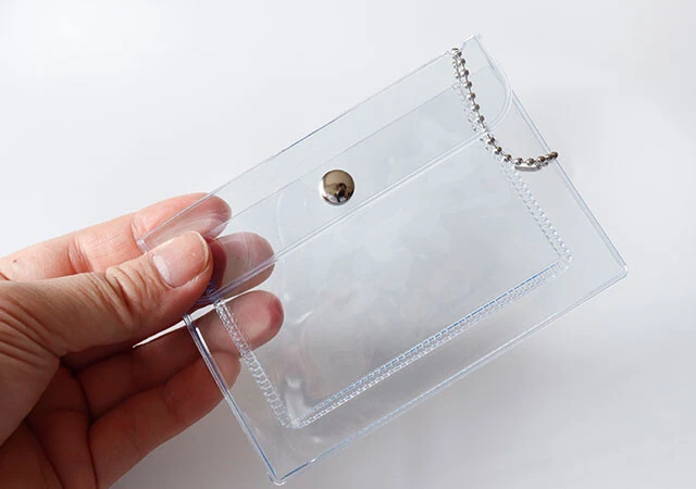 110円で差をつけろ、透明の新星「スケルトンケース」。話題のポーチでインスタ映え♡MERY