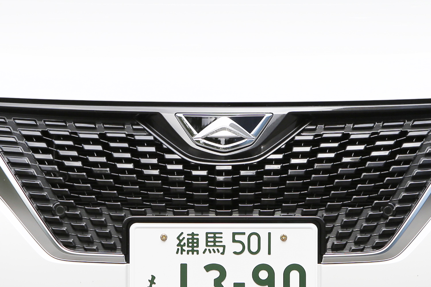 気付いた？ トヨタのハイブリッドエンブレムが変更された理由とは!?clicccar.com