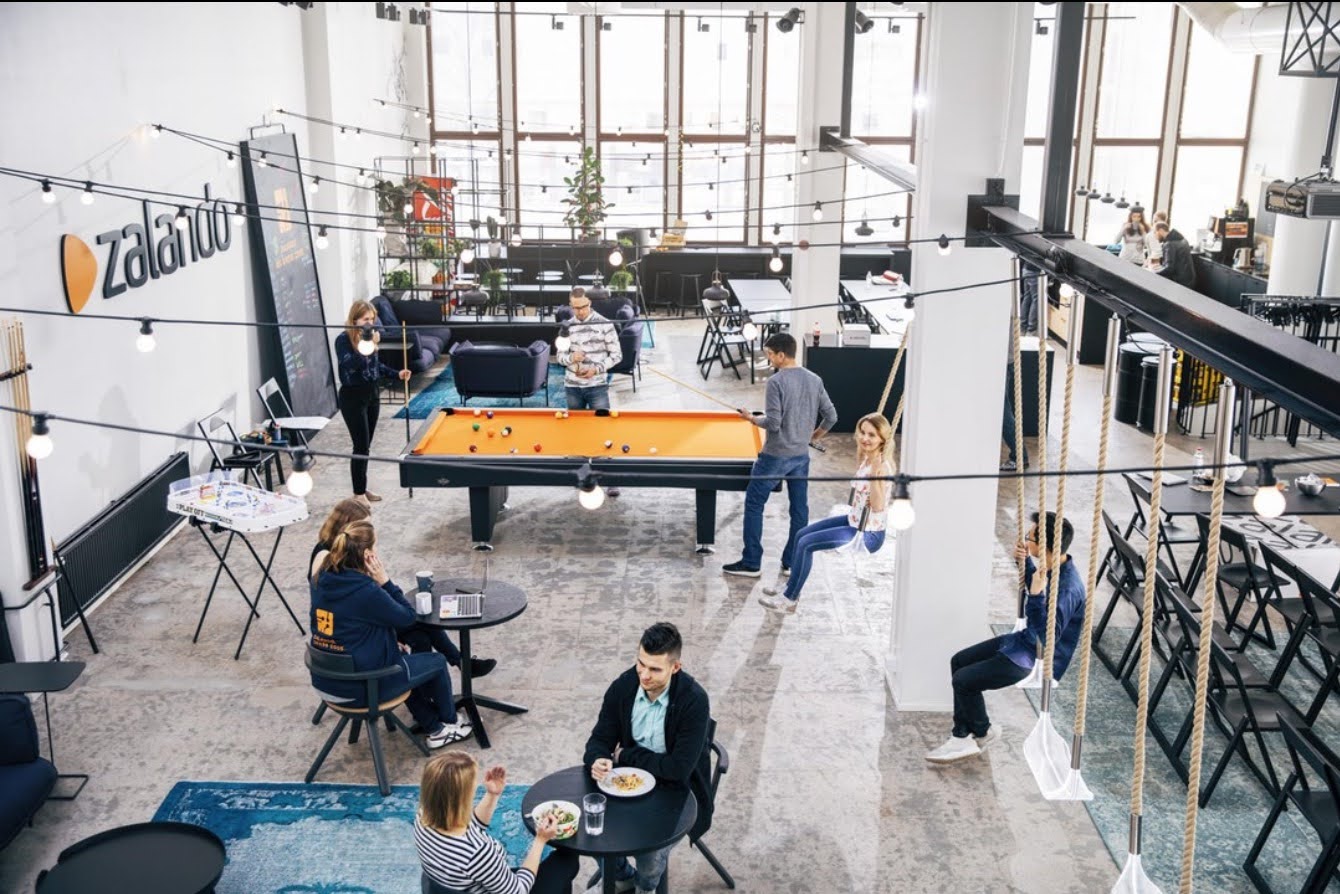 海外オフィスの設立 クリムゾンコンサルティングサービス