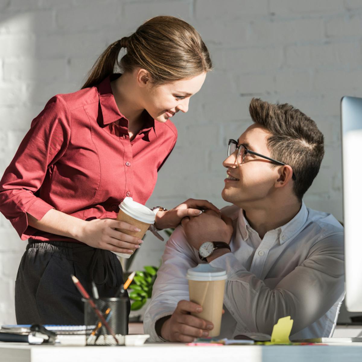 私語が多い 仕事中にずっとしゃべってる人の対処法や心理を解説受発注ライフ