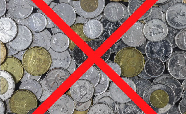 イギリスの法廷弁護士、かつらと法服姿でストライキ 報酬「低すぎる」 - BBCニュース