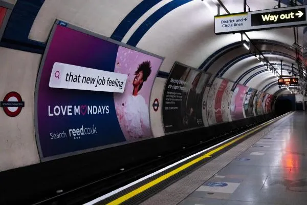 話題のサービスが交通広告に！大阪オリコミ広告代理店 交通広告・屋外広告ほか全国のプロモーション支援