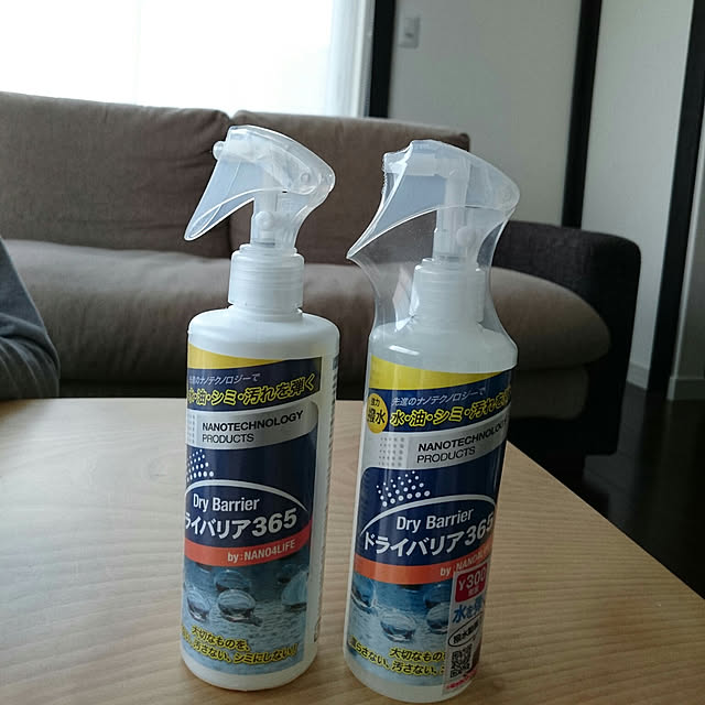 写真「110円で雨や汚れから靴を守る!?」ダイソーで防水スプレー「梅雨時期はマスト！」「傘やウエアにも」 愛用のスニーカーで検証してみた！LIMOくらしとお金の経済メディア