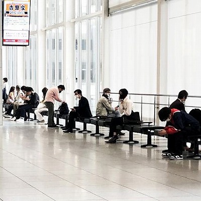 大阪駅周辺おすすめ待ち合わせ場所・JR大阪駅御堂筋北口・御堂筋北改札口、イカリスーパー、本屋『ブックスタジオ』 - tabiruの旅