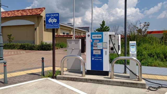 宝塚北SA下り線新名神高速道路宝塚市 電気自動車の充電器スタンドEVsmart