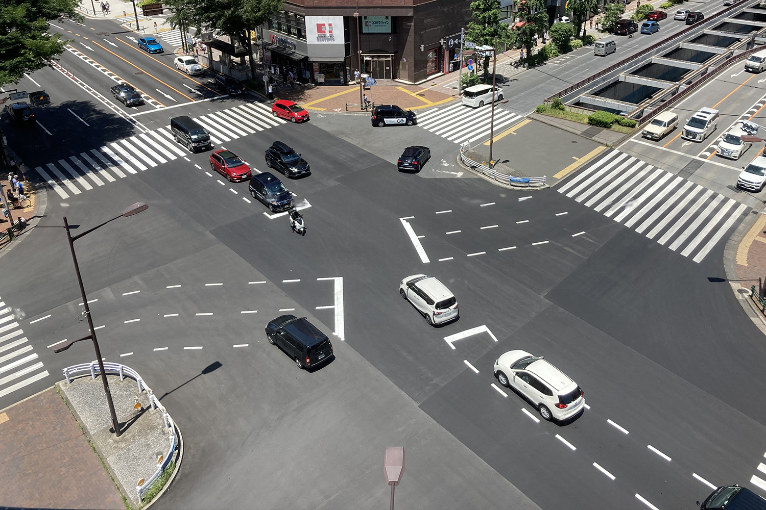 交差点右折の待ちかたペーパードライバー運転初心者に役立つ運転の豆知識