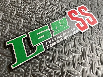 ドイツ、ディーダースドルフ-2021年8月21日：フルサイズのピックアップトラックフォードF-150のエンブレム。閉じる。「USカークラシックス」展。の写真素材・画像素材 Image 173497862