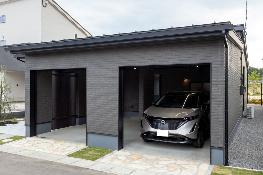 現実にあった超豪邸！〇億円超えの家に備えられた車好きに嬉しい数々の設備とはoctane.jp美しい車と暮らす