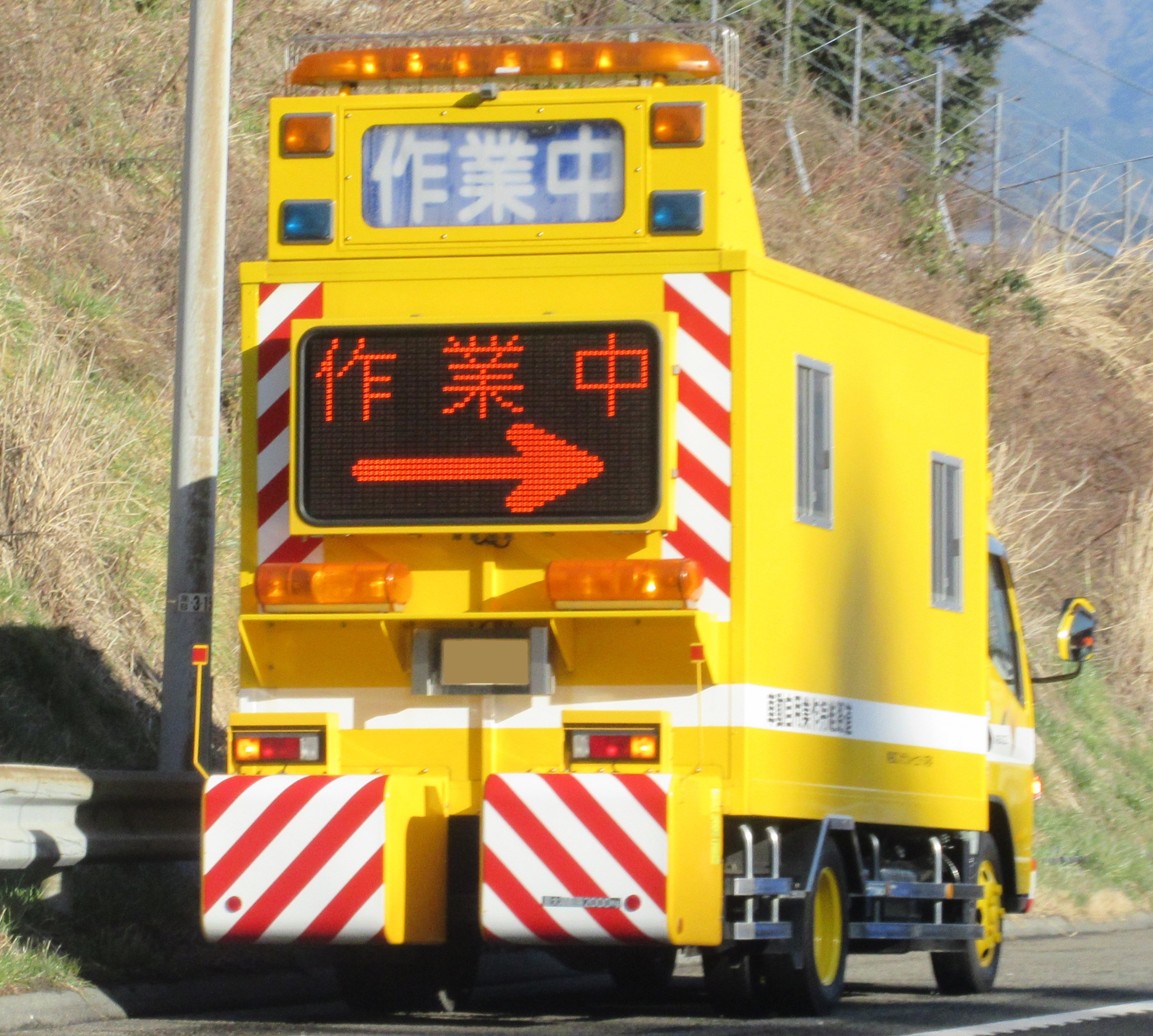 日本製 トミカ 3台セット いすずエルフ除雪車・スカイマスター、道路工事標識日本