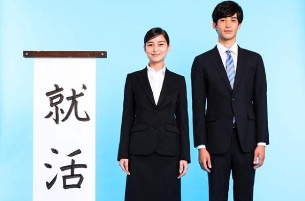 就活用のブラウスの選び方をわかりやすく解説 カラー・サイズ・柄株式会社ユニバースクリエイト