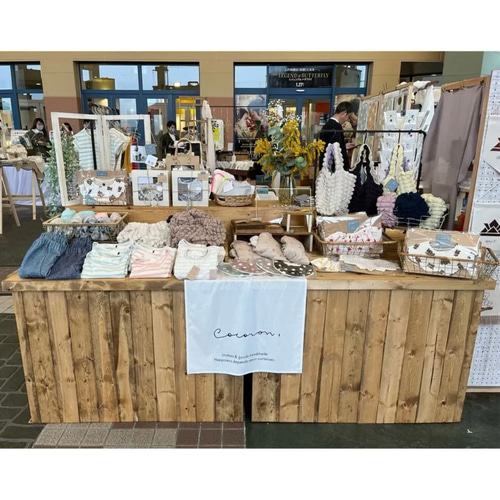 手作りタペストリーと看板制作の魅力