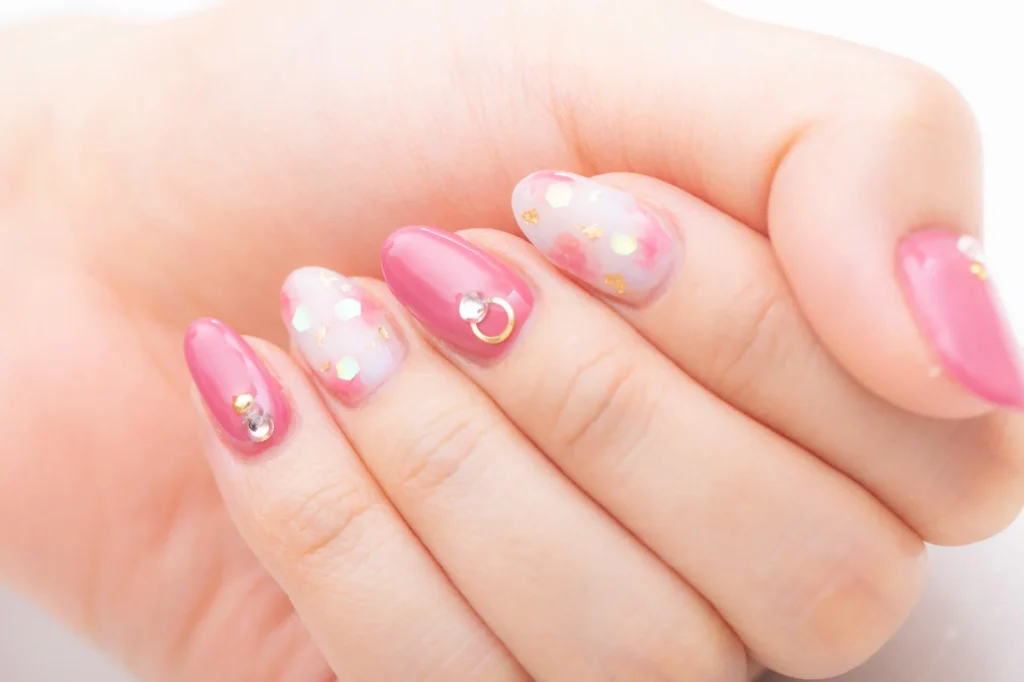 ネイルオッケーな仕事とは？正社員でもオシャレを楽しめる職種9選！就活ハンドブック