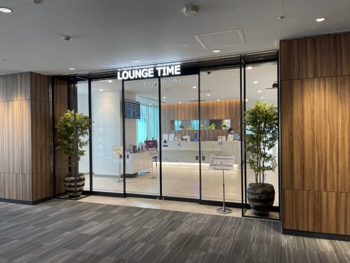 ヒルトンアメックスはラウンジを無料で使えますか？ - VOIX