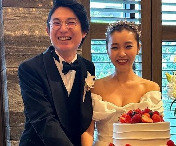 空気階段」水川かたまり、元アイドルの美人妻と挙式！昨秋に再婚 蛙亭イワクラが公開 - スポーツ報知