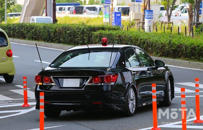 警察マニア予備軍以外、誰得!? 細かすぎる覆面パトカーの見分け方 - 自動車情報誌「ベストカー」