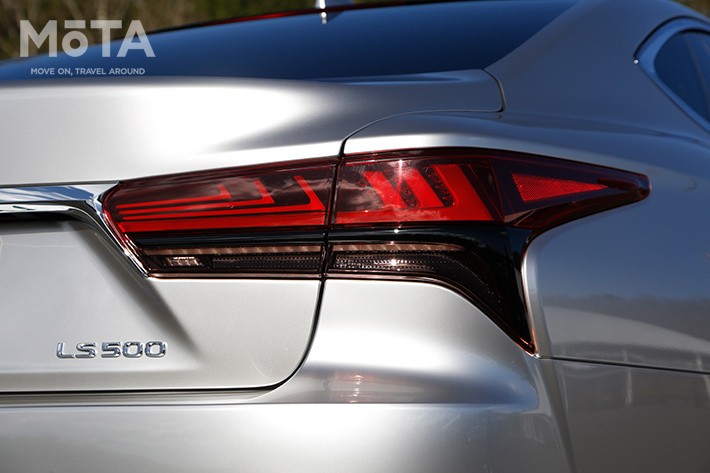 トラックのブレーキランプ・テールランプの交換方法とは？トラック部品シマ商会