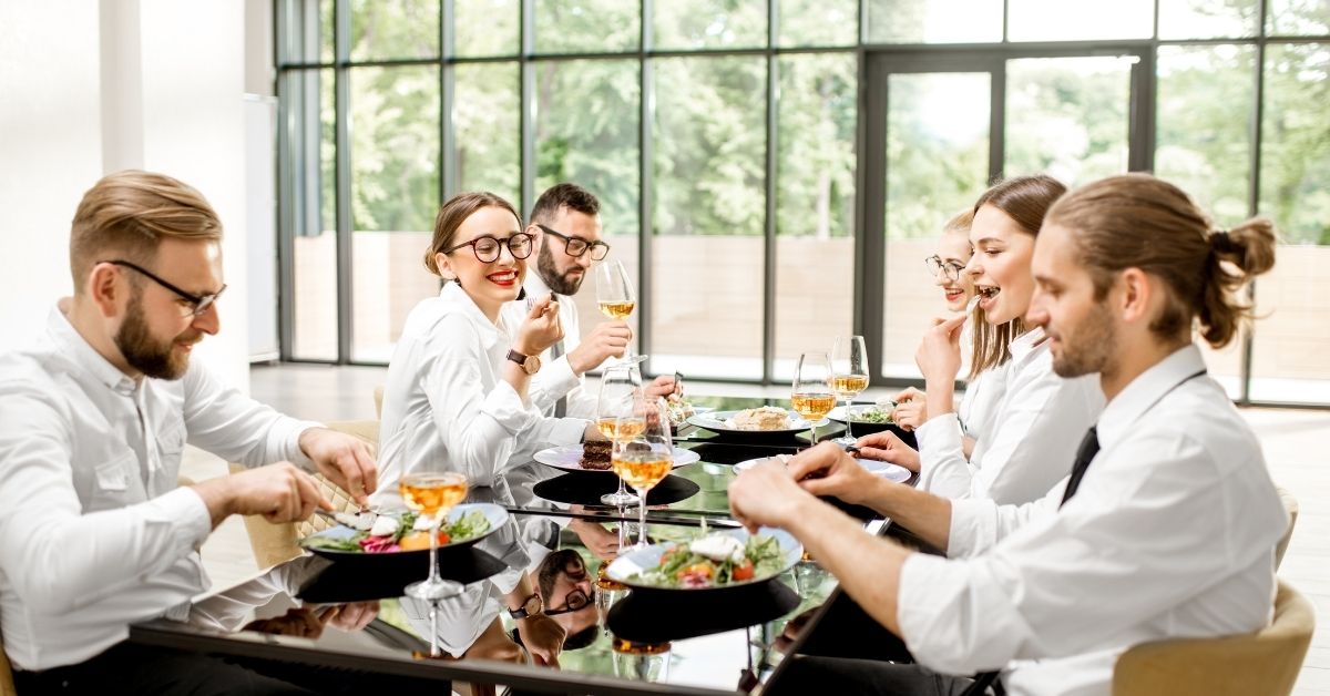 テレビ業界の接待経営側になった女性フリーアナの視点、地方ロケで部屋に誘われた それでも「飲み会 必要」と言える理由 弁護士ドットコム ｄメニューニュース NTTドコモ