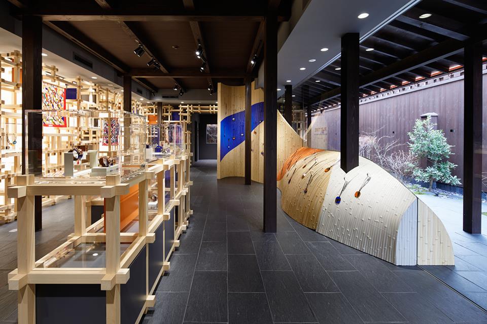 エルメス祇園店が最後のリニューアル、最終イベントは原点・レザーにフォーカス