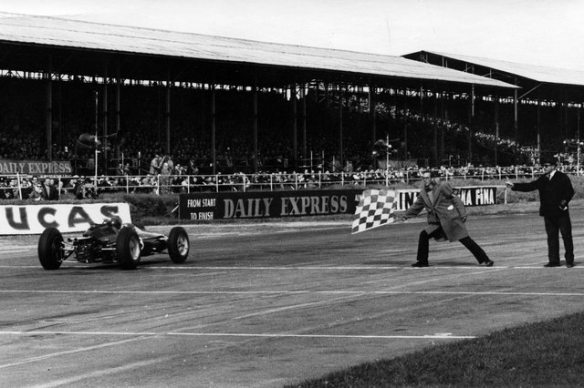 伝説的F1ドライバー、ジム・クラークのすごさがなんとなく分かりそうな1965年ドイツGPオープニングラップ - YouTube