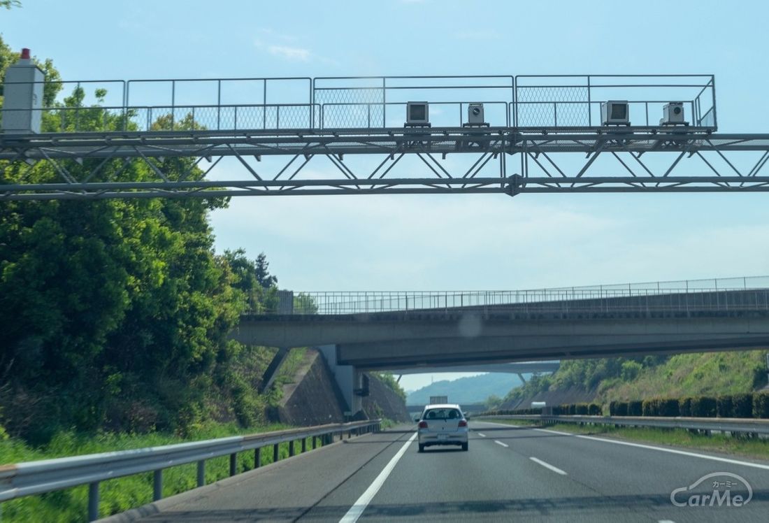 新たな可搬式 移動式 オービスの写真を発見。日本無線のオービスはどんな見た目？ドライバーWebクルマ好きの“知りたい”がここに