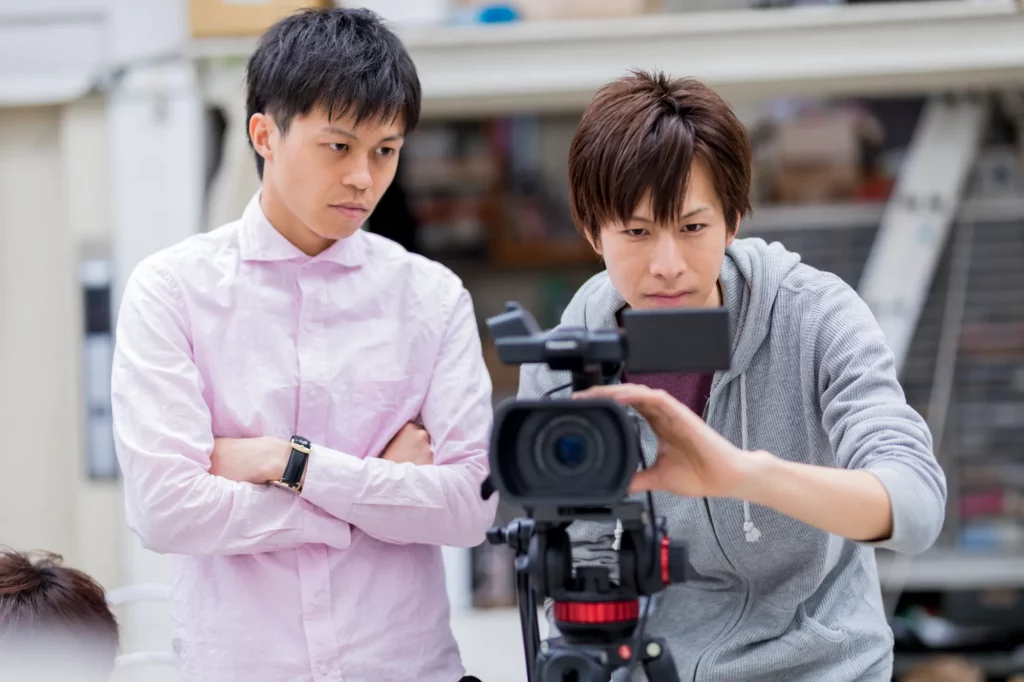 テレビカメラマンの年収とは？仕事内容や向いてる人の特徴を紹介 - テレキャリア