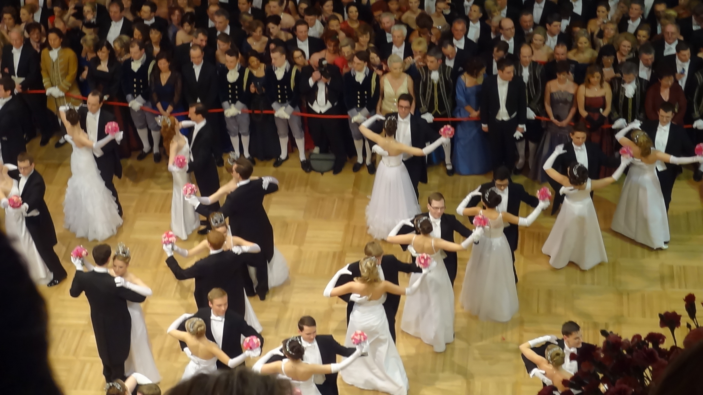 貴族ドレス ステージ衣装 舞台衣装 パーティー 花柄 オペラ声楽 中世貴族風 お姫様ドレス 宮廷 お嬢様 中世ドレス 演奏会用ロングドレス 刺繍プリンセスライン フリル Aライン 貴族 ドレス ステージ衣装 舞台衣装 オペラ声楽 中世貴族風 お姫様 宮廷 お嬢様 パーティー