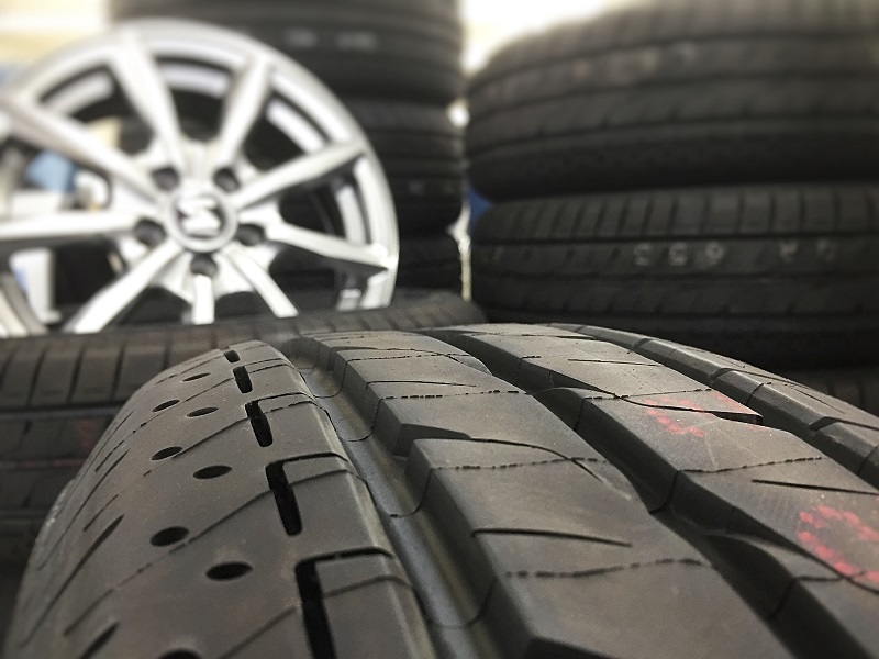 倉庫に眠っていた「未使用の古いタイヤ」！ 見た目は新品同様だけど使用期限はあるのか？自動車情報・ニュース WEB CARTOP