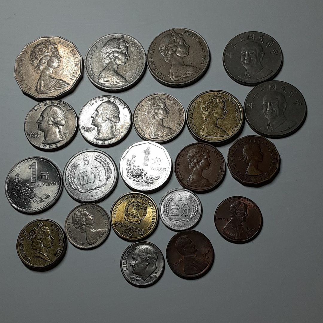 外国通貨 外国通貨50枚の通販 by えむのあラクマ