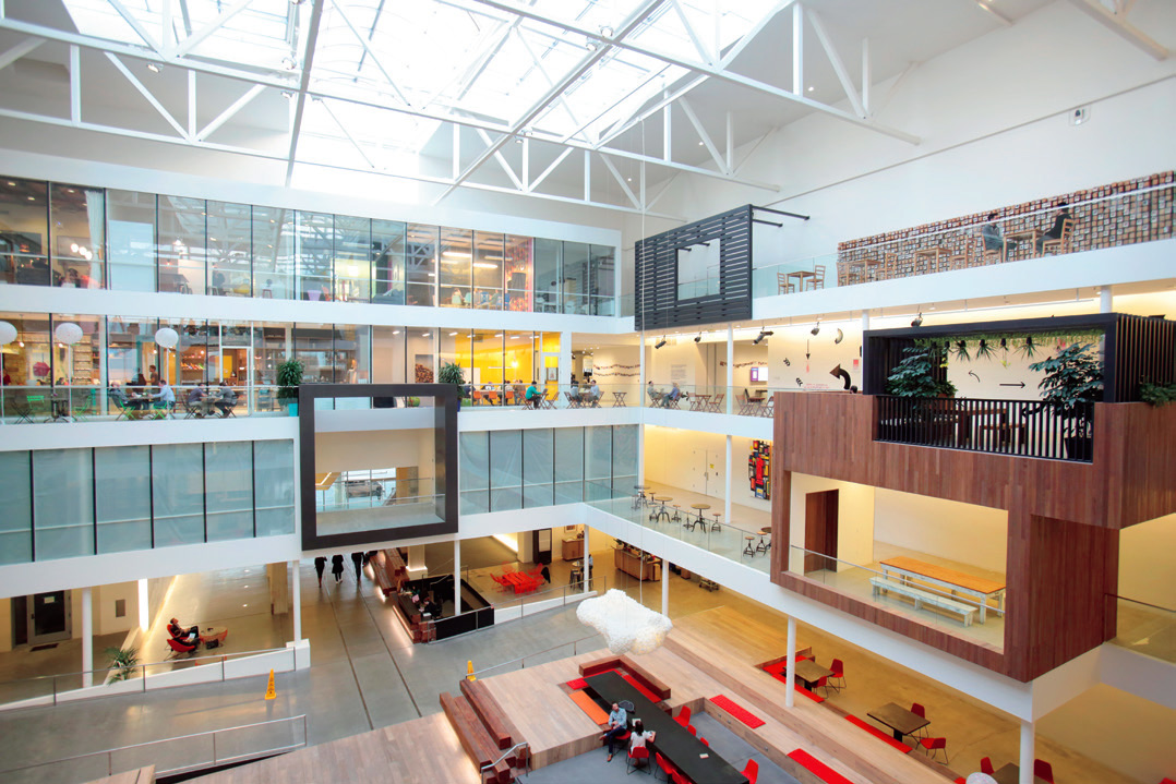 海外オフィスのデザイン事例！日本オフィスとの比較調査！オフィスデザインから内装工事までワンストップで対応 TRUSTオフィス