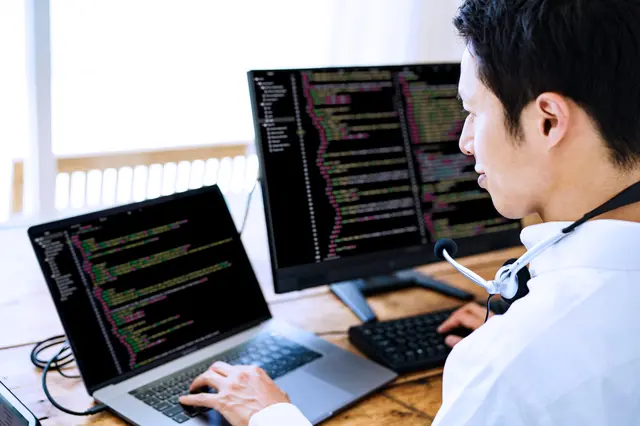 システムエンジニア SE とは？仕事内容や年収、資格など、知っておきたいポイントを解説 転職ならdodaエンジニア IT