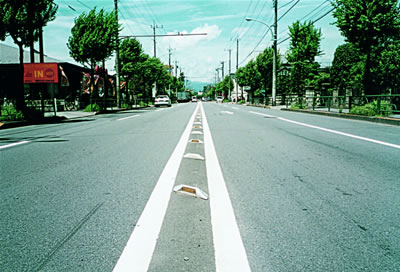 キャッツアイ。あなたはどっちを想像します？バイクライフをもっと楽しく